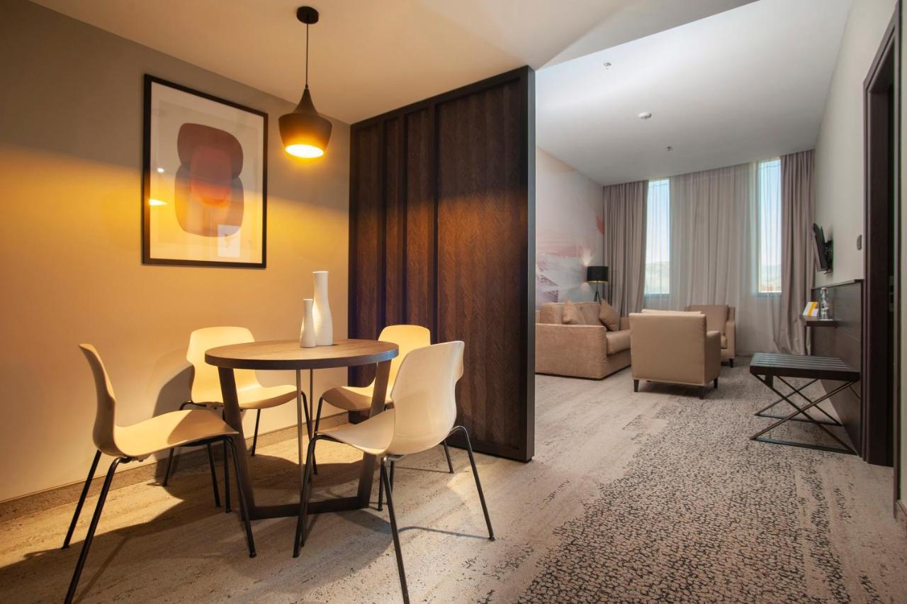 מלון Voco - Podgorica By Ihg מראה חיצוני תמונה
